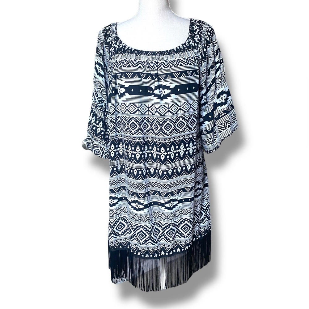 2tee Couture Womens Off or On the Shoulder Black & White Patterned Fringe Blouse